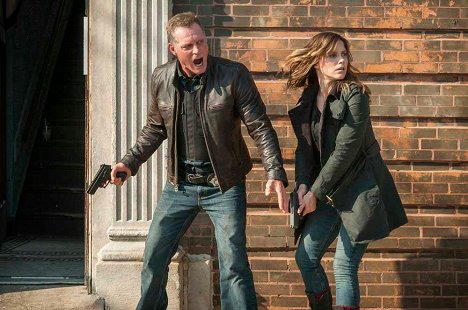 Jason Beghe, Sophia Bush - Chicago Police Department - La Méthode Voight, partie 1 - Film