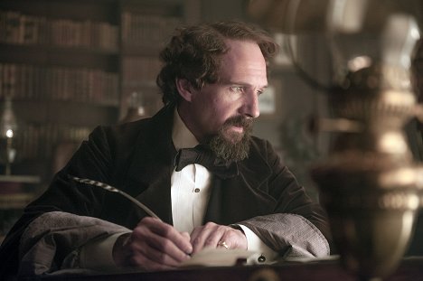 Ralph Fiennes - The Invisible Woman - Photos