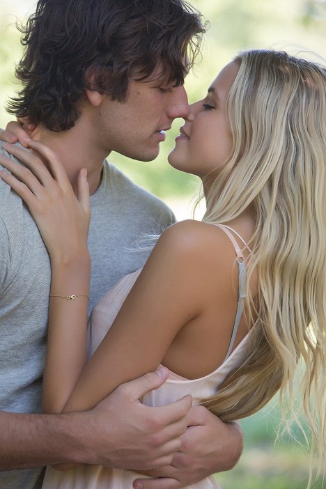 Alex Pettyfer, Gabriella Wilde - Endless Love - Photos