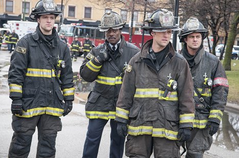 Eamonn Walker, Jesse Spencer, Taylor Kinney - Chicago Fire - Schatzkiste - Filmfotos