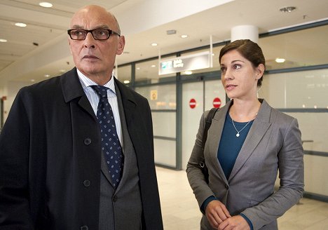 James Faulkner, Ulrike C. Tscharre - Tatort - Der illegale Tod - Kuvat elokuvasta