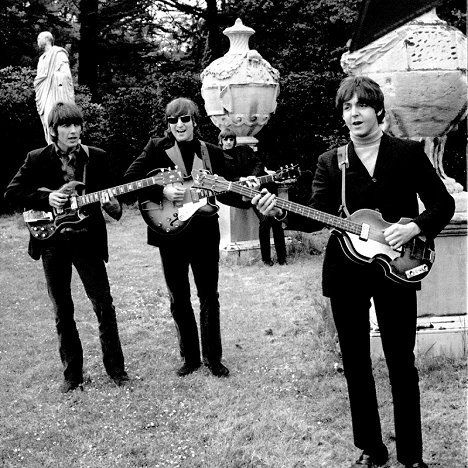 The Beatles, George Harrison, John Lennon, Ringo Starr, Paul McCartney - The Beatles: Paperback Writer - Photos
