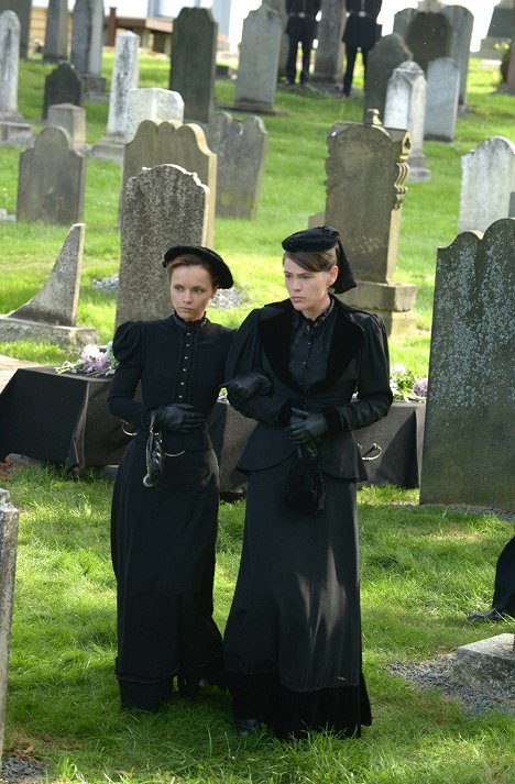 Christina Ricci, Clea DuVall - Lizzie Borden Took an Ax - Film