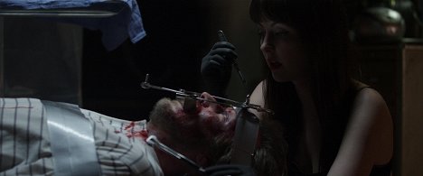 Katharine Isabelle - American Mary - Z filmu