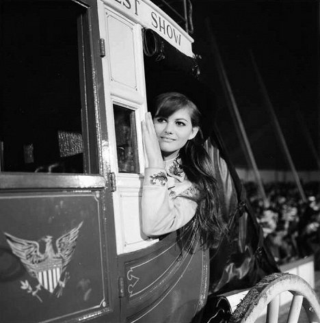 Claudia Cardinale - Circus-Welt - Filmfotos