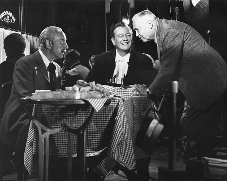 Lloyd Nolan, John Wayne, Henry Hathaway - Circus World - Making of