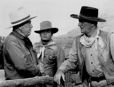 Bruce Cabot, Patrick Wayne, John Wayne - The Comancheros - Photos