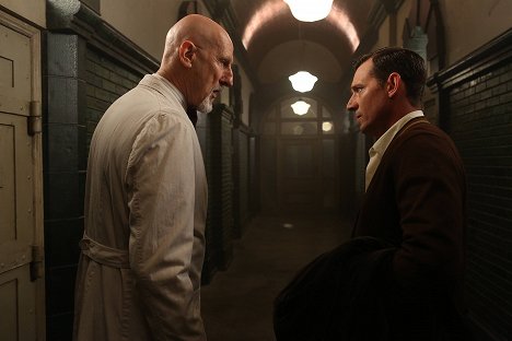 James Cromwell, David Chisum - American Horror Story - Asylum - Photos