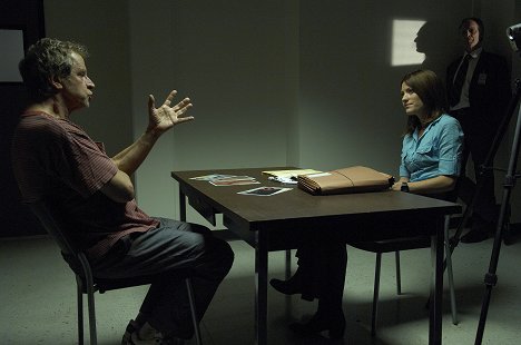 Richard Gilliland, Jennifer Carpenter, Keith Carradine - Dexter - Remains to Be Seen - Photos