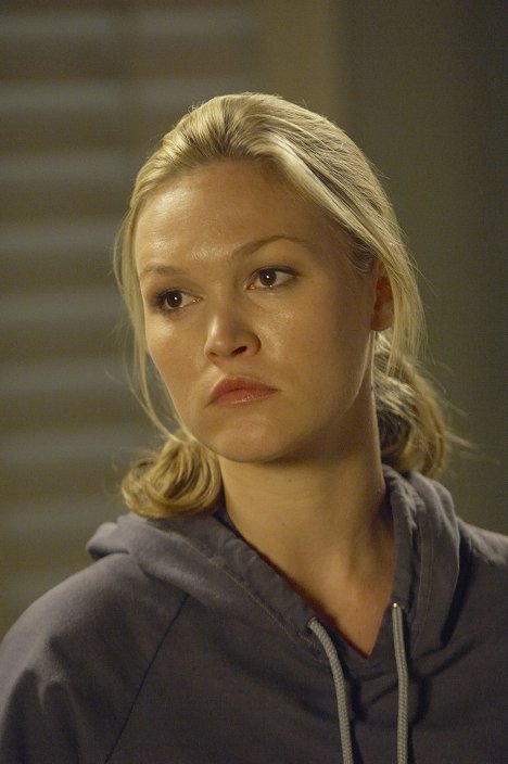 Julia Stiles - Dexter - In the Beginning - Photos