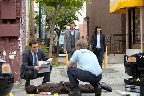 Owain Yeoman, Simon Baker, Robin Tunney - The Mentalist - Alte Schule - Filmfotos