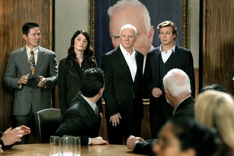Robin Tunney, Malcolm McDowell, Simon Baker - The Mentalist - His Thoughts Were Red Thoughts - Photos