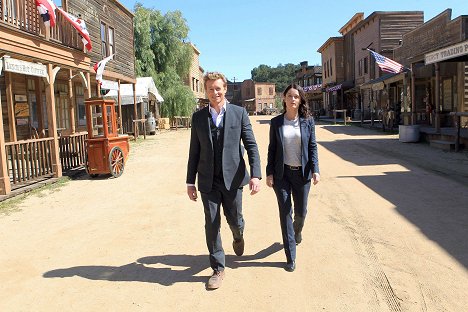 Simon Baker, Robin Tunney - The Mentalist - Red Letter Day - Photos