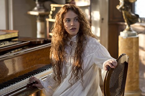 Jessica Brown Findlay - Winter's Tale - Photos