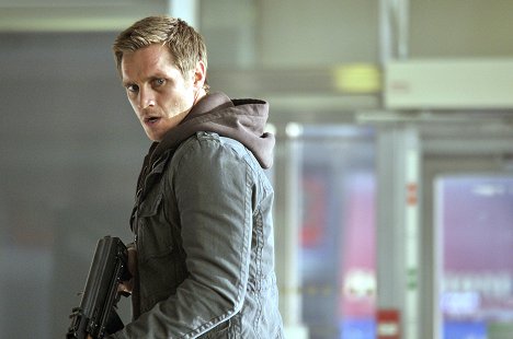 Devon Sawa - Nikita - The Guardian - Do filme