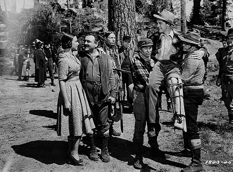 Patricia Morison, Akim Tamiroff, Ray Milland - Untamed - Filmfotók