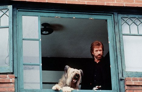 Betty, Chuck Norris - Top Dog - Filmfotos