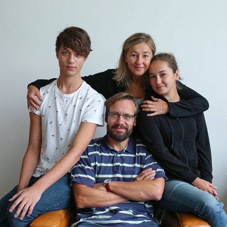 Jan Fanta, David Matásek, Vanda Hybnerová, Josefína Rašilovová - At Second Glance - Promo