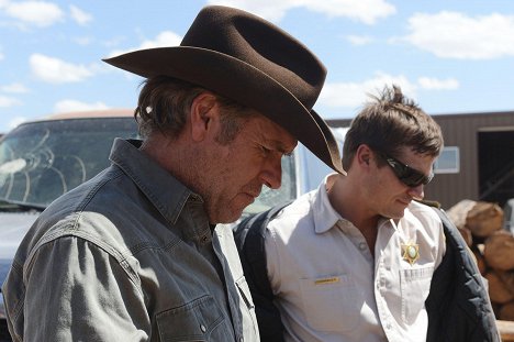 Robert Taylor, Bailey Chase - Longmire - Death Came in Like Thunder - Photos