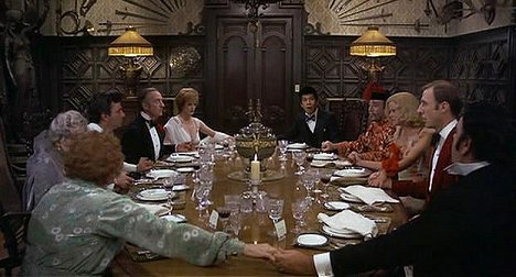 Peter Falk, David Niven, Maggie Smith, Peter Sellers, Eileen Brennan, James Cromwell - Meghívás egy gyilkos vacsorára - Filmfotók
