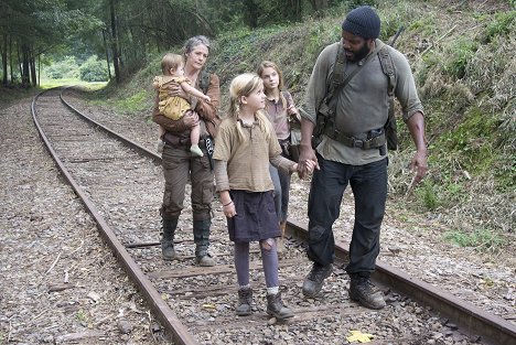 Melissa McBride, Kyla Kenedy, Brighton Sharbino, Chad L. Coleman - The Walking Dead - Rabok - Filmfotók
