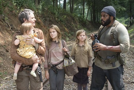 Melissa McBride, Brighton Sharbino, Kyla Kenedy, Chad L. Coleman - The Walking Dead - Neben dem Gleis - Filmfotos
