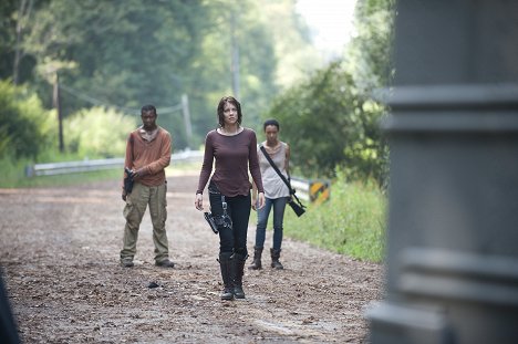 Lawrence Gilliard Jr., Lauren Cohan, Sonequa Martin-Green - Živí mrtví - Vězňové - Z filmu