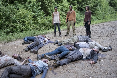 Sonequa Martin-Green, Lawrence Gilliard Jr., Lauren Cohan - The Walking Dead - Neben dem Gleis - Filmfotos