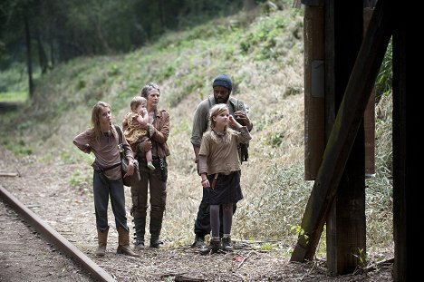 Brighton Sharbino, Melissa McBride, Chad L. Coleman, Kyla Kenedy - The Walking Dead - Rabok - Filmfotók