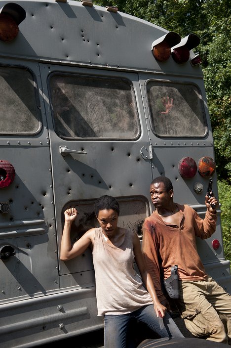 Sonequa Martin-Green, Lawrence Gilliard Jr. - The Walking Dead - Neben dem Gleis - Filmfotos