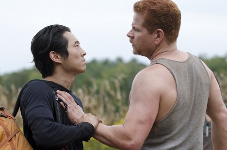 Steven Yeun, Michael Cudlitz - The Walking Dead - Beansprucht - Filmfotos