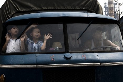 Zifeng Zhang, Jiajun Zhang, Guoqiang Zhang - Aftershock - Filmfotos