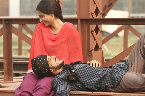 Sonam Kapoor, Farhan Akhtar - Bhaag Milkha Bhaag - Film