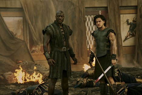 Adewale Akinnuoye-Agbaje, Kit Harington - Pompeii - Filmfotos