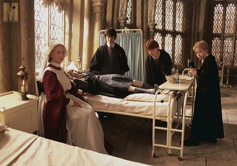 Gemma Jones, Daniel Radcliffe, Rupert Grint, Hugh Mitchell - Harry Potter y la Cámara Secreta - Promoción