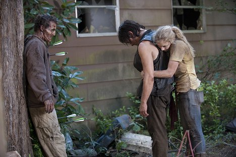 Norman Reedus, Emily Kinney - Živí mrtví - Ticho - Z filmu