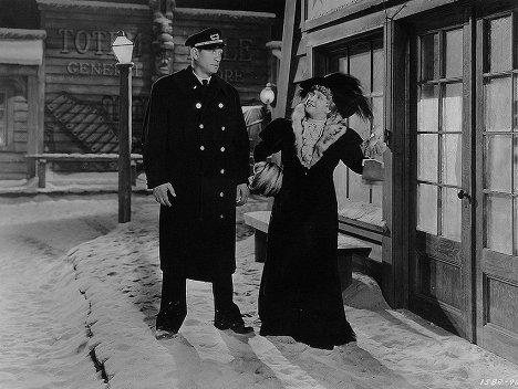 Victor McLaglen, Mae West - Klondike Annie - Z filmu