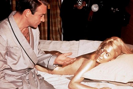 Sean Connery, Shirley Eaton - Goldfinger - Making of