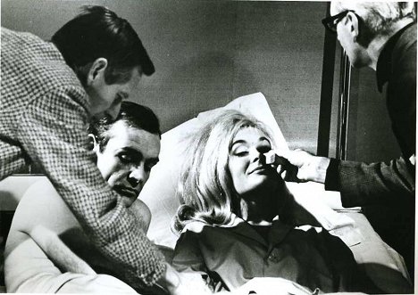 Sean Connery, Shirley Eaton - 007 ja Kultasormi - Kuvat kuvauksista