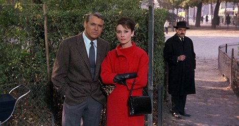 Cary Grant, Audrey Hepburn, Jacques Marin - Charade - Van film