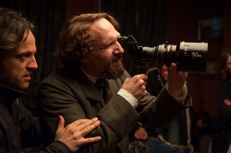 Rob Hardy, Ralph Fiennes - The Invisible Woman - Van de set