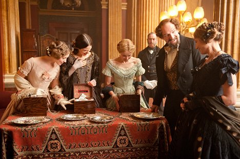 Perdita Weeks, Felicity Jones, Ralph Fiennes, Kristin Scott Thomas - The Invisible Woman - De la película