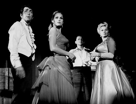 Dean Martin, Ursula Andress, Frank Sinatra, Anita Ekberg - 4 für Texas - Filmfotos