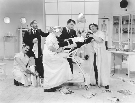 Groucho Marx, Sig Ruman, Harpo Marx, Leonard Ceeley, Chico Marx - Botrány az ügetőn - Filmfotók