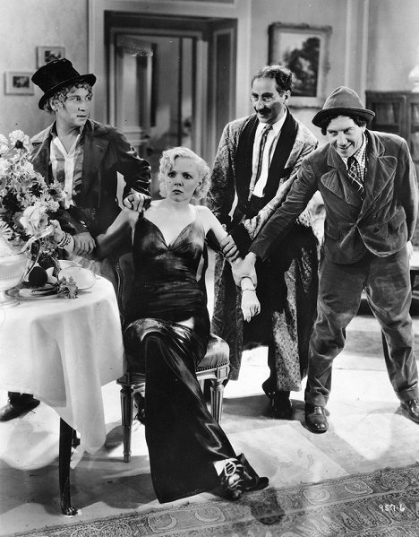 Harpo Marx, Esther Muir, Groucho Marx, Chico Marx - Un día en las carreras - De la película