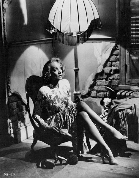 Marlene Dietrich - A Foreign Affair - Photos