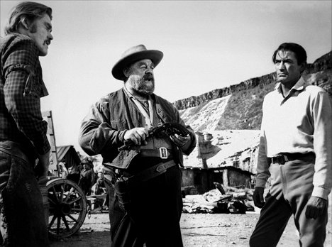 Chuck Connors, Burl Ives, Gregory Peck - Weites Land - Filmfotos