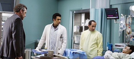 Hugh Laurie, Kal Penn, Peter Jacobson - Doktor House - Jó mindenek felett - Filmfotók