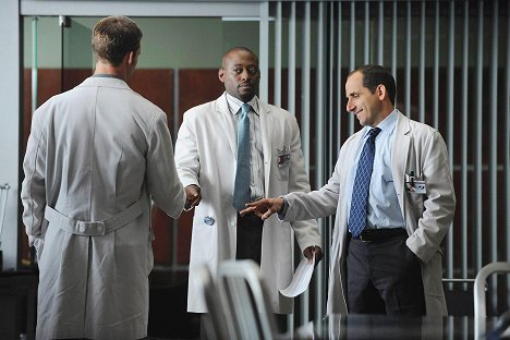 Omar Epps, Peter Jacobson - House M.D. - Now What? - Photos