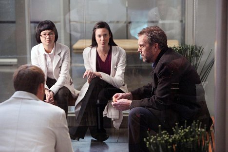 Charlyne Yi, Odette Annable, Hugh Laurie - House M.D. - Blowing the Whistle - Photos